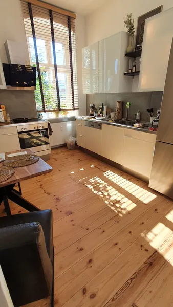 Wunderschöne, ruhige, modernisierte 2-Zimmer-Altbauwohnung — photo 1